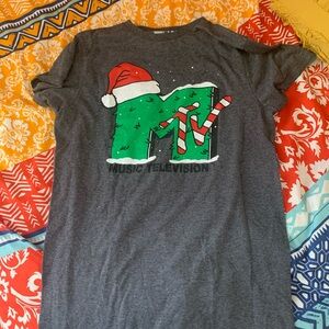 Gray MTV Christmas T-Shirt and pants
